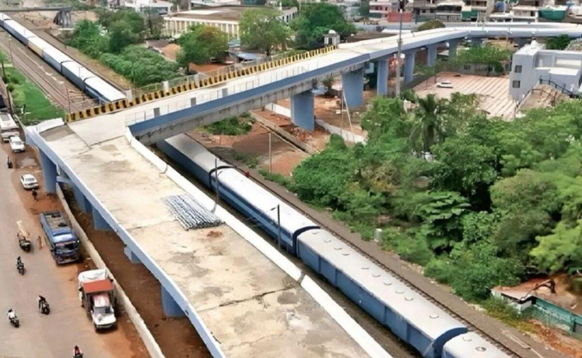 Aishbagh ROB — Bridge With a 90-Degree Turn