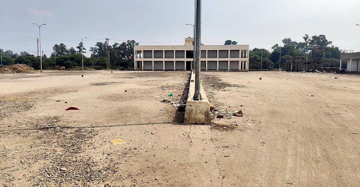 Arif Nagar Bus Stand — Five Years, Three Phases, Still Unfinished