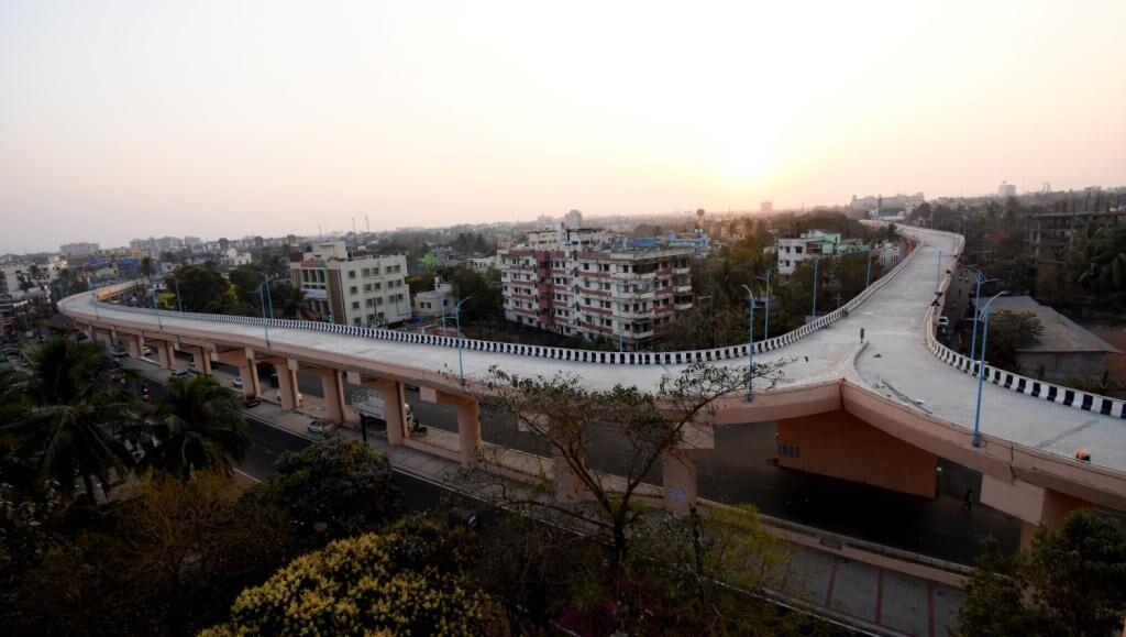 Bomikhal flyover ("bridge to nowhere")
