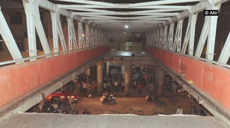 CSMT "Himalaya Bridge" foot overbridge collapse — photo 2