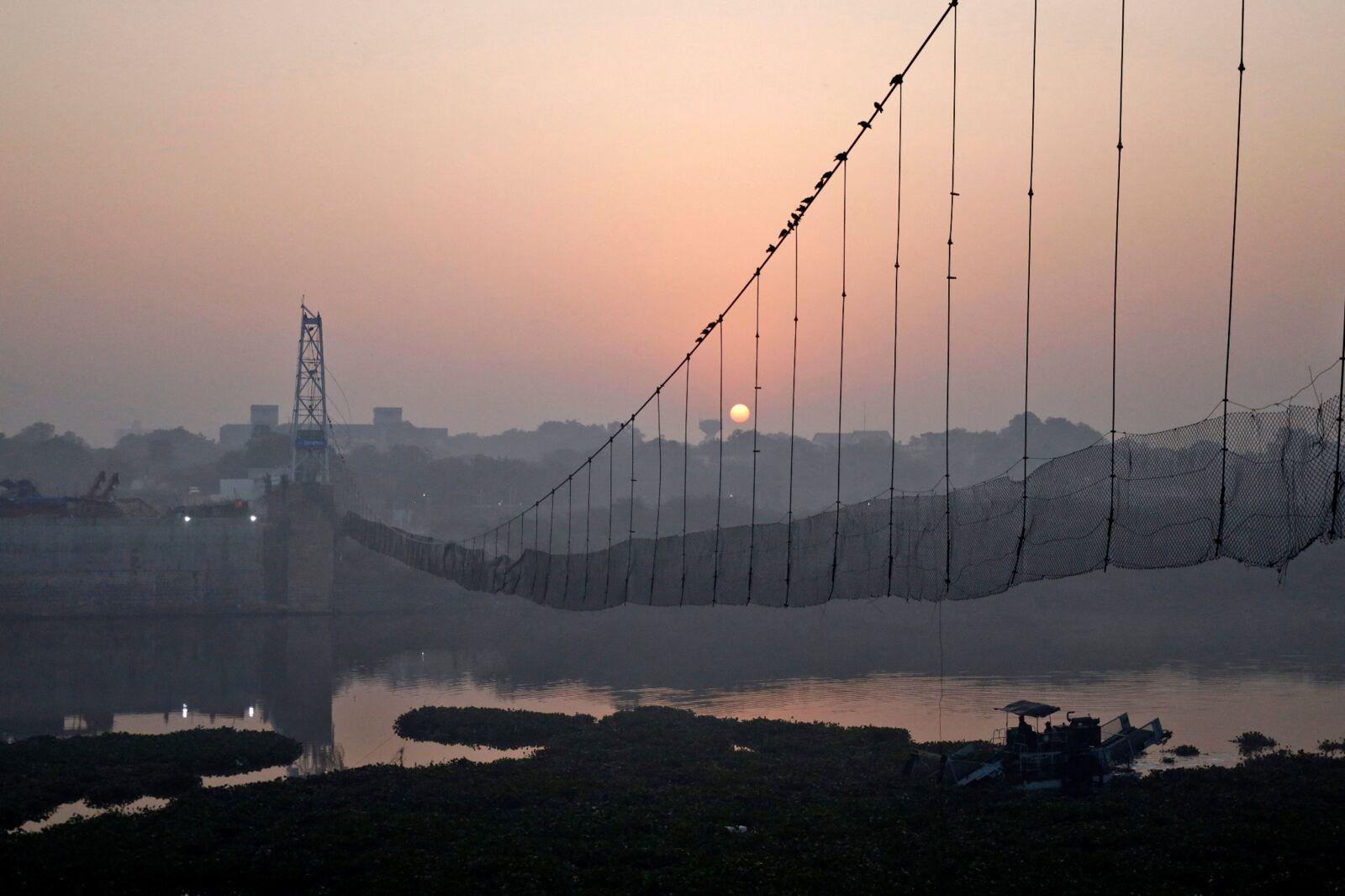 Morbi suspension bridge collapse