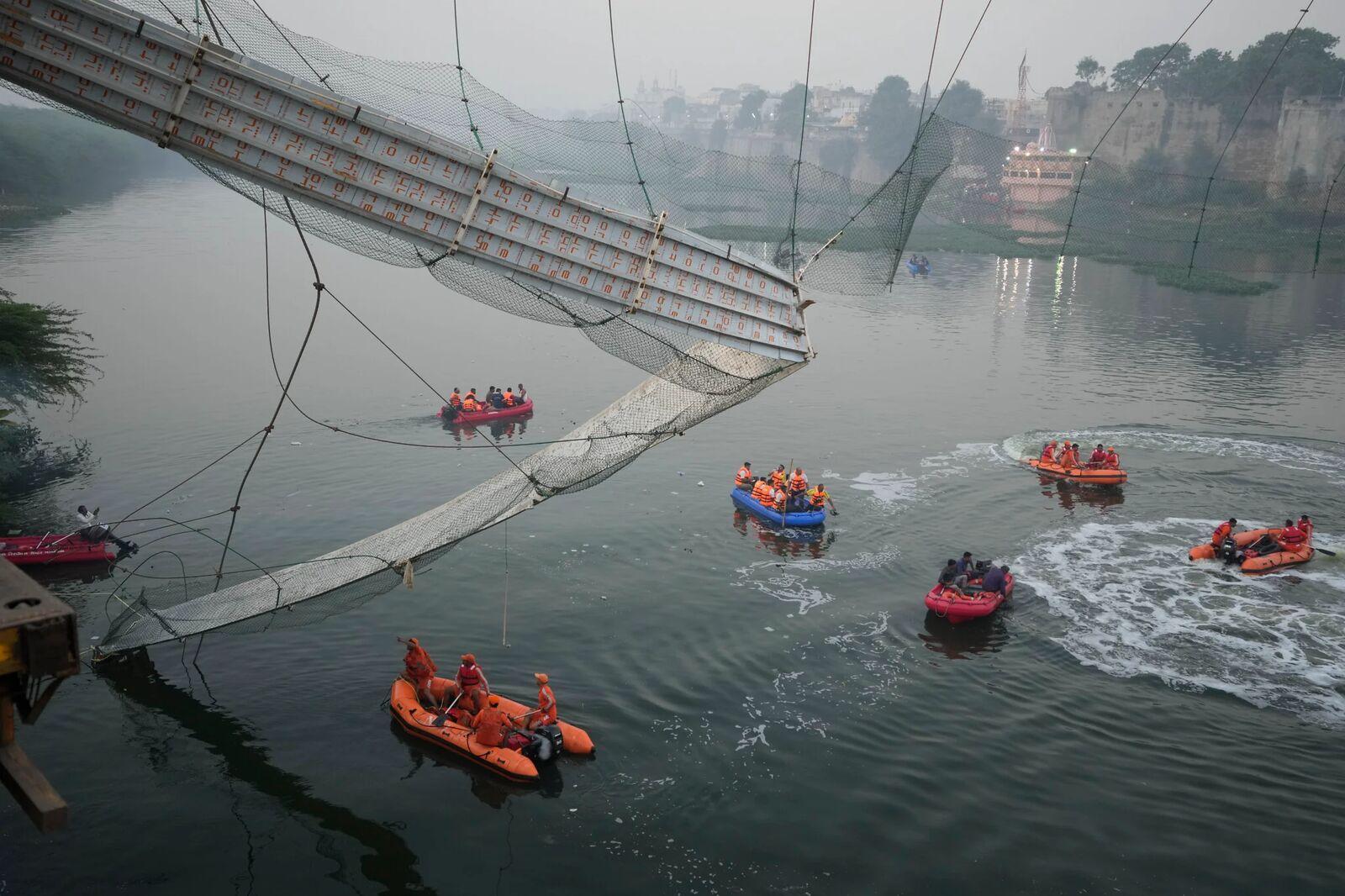 Morbi suspension bridge collapse — photo 2