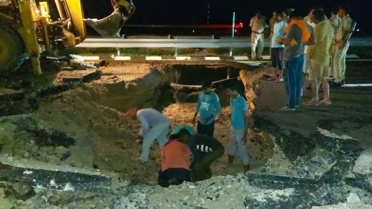 Purvanchal Expressway — Road Caves In 11 Months After Inauguration — photo 2