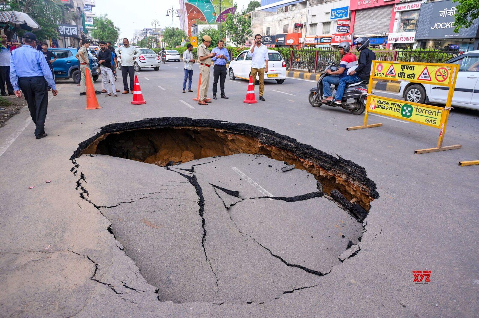 Tonk Road Sinkhole and Citywide Trench Hazards From Gas Pipeline Work — photo 2