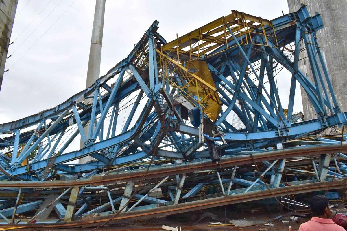 Under-construction bridge girder collapse — photo 2